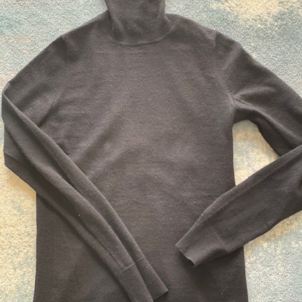 sweater - Picture 2 of 3